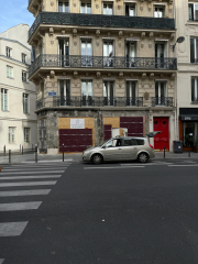 free-photo-of-car-parked-by-crosswalk-near-building