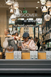 free-photo-of-exploring-unique-tea-blends-in-london-shop